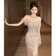El vestido de noche de banquetes para mujeres generalmente se puede usar con un nuevo estilo de una noche de host de lujo de alta gama de un solo hombro. Se recomienda no tomar fotos del vestido de noche de un solo hombro. S