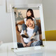 Der doppelseitige transparente Acryl-Fotorahmen von Bingbin wird auf den Tisch gestellt. Verwaschene 6-Zoll-Fotos werden in A4-Wanddrucke umgewandelt und doppelschichtige Paneele werden individuell angepasst. Der Bilderrahmen kann an die Wand gehängt werden. Es kann auf dem Tisch aufgestellt + Fotos in beide Richtungen gewaschen werden. 8 Zoll bietet Platz für 15,3 x 20,3 cm. Auf hohe Transparenz aufgerüstet.