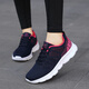 Adachiaki lijian alter Peking-Stoffschuhe Frühlings- und Herbst-Mesh Leichtes lässiges Muttersportschuhe mittlere und ältere weiche Softwanderschuhe Reisen Schuhe Frauen 738 Secret Net Schwarz und Weiß 35