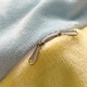 Hengyuanxiang Milch Samt vierköpfiges Set, Winterdicke und warm doppelseitige Samt-Quilt-Deckbettblätter für Studenten Schlafstoffe Herbst und Winter Naked Bettwäsche, hellblau-creme gelb (Klasse A) Drei-Stück-Set, Bettblattstil (Quilt Cover 150*200 cm)