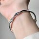 New Mobius Twisted Bracelet pour la nouvelle ligne des femmes sur une surface brillante ondulée Bracelet Best Friend Decoration M1478 surface brillante WAVY Circle haut de gamme] [1 morceau de bracelet torsadé]