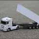 Qingyi Intelligent Manufacturing Super Large Mercedes-Benz Transport Truck 2.4G Fernbedienung Turntable Lading Kinderspielzeug-Dump-Container-Truck Boy Model weißer Turntable-LKW kann laden und Plattenspieler Originalstandard (einschließlich einer originalen wiederaufladbaren Batterie