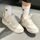 Nike (Nike) NikikeAir Force 1 Air Force One Pink White Four Hook AF1 Mode Frauenschuhe IB2574-600 IB3881-001 36