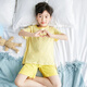 Disney Summer New Striped Kurzärmelig-Pyjama-Pyjamas dünne mittelgroße Kinderklimaanzug Summer Kinderheimkleidung Männer 826 Kurzärärmelte Fünf-Punkte-Hose grau gestreifte Kennzeichnung Drucken 120