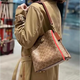 Coach Willow 22 Bolso de cubo de cuero Bolso de hombro portátil de cuerpo regular Red Red-Brown Labubu Red-Brown con Presbicia Brown C3890 B4NQ4