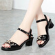 Red Dragonfly echtes Leder weicher Sohle Sandalen für Frauen 2025 Mutterschuhschuhe Sommer Dicke Absatz Ein-Streifen-Mode-Lackleder Fisch Mund Sandalen aus Weiß 38