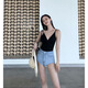 Rongxitu Pantalones cortos de mezclilla de cintura alta de verano Nuevo pantalones calientes irregulares tendencia negra 694 m