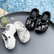 Croton Croton Cave Shoes Cadena de flores de dibujos animados para niños Eva Slippers 2025 NUEVAS Girls Baotou Sandals desgaste en casa al aire libre White 24 -25 tamaños