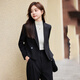 Kurzanzug Jacke für Frauen mit kleinen Frühlings- und Herbstkleidung Temperament Goddess Stil Zwei-teilige Hosen Mode Casual Anzug Set GDX12350 Grauer Anzug + Hose + schwarzer Hossport S
