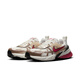 Nike (Nike) Outlets V2K Sneakers pour femmes Rétro Chaussures de course Style Réflectif léger HJ7389 838 Ice Guava Couleur / Aster Powder / Sail blanc / noir 36,5