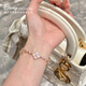 Disney (Disney) lucky four-leaf clover and mother-of-pearl bracelet is a suitable summer gift for girls to give to your girlfriend