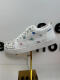Estación europea cooqi CL2024 Nuevo remache Red Sole Zapatos de lienzo personalizado Sky Stary Small White Board Board Zapatos 9913 Cuero blanco 38