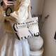 Lienzo de gran capacidad Fashion Bolso informal Bolso 2025 Autumno Nuevo versátil INS ONE-HOLEZA ACARMA BOTA BACK BLANCO