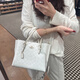 蔻驰女士新款限量小号mollie25单肩手提购物袋直邮 CY695 SVCAH樱桃 预订