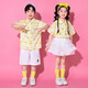 Vêtements de performance pour enfants Group de vêtements de classe de classe primaire Vêtements de danse Hong Kong Shirt Kindergarten Vêtements Graduation Photo Clothing Men's Style = A22 CHIRTE DE COMPE JAUNE + 701 Shorts blancs Taille 130