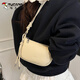 Holzspecker Sommer Super heißer kleiner Tasche für Frauen 2025 Neues lässiges vielseitige Crossbody -Tasche modische einfache einzelne Schulter -Achsel kleine quadratische Tasche Schwarz