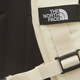 北面（The North Face）运动休闲徽标Logo拉链开合可调节肩带尼龙书包背包双肩包常规男女 米色
