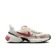 Nike (Nike) Outlets V2K Sneakers pour femmes Rétro Chaussures de course Style Réflectif léger HJ7389 838 Ice Guava Couleur / Aster Powder / Sail blanc / noir 36,5