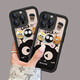 Zhisong Plüsch kleiner Kohleball Dreidimensional Doll Mobiltelefon Hülle für Apple 16 mit Bracket iPhone 15Promax Apple 13 11981-Elektroplieren großer Fenster-Schwarz-Kohlenball-Puppen iPhone 16