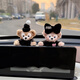 Yusenyi 2025 Zentralkontrollbildschirm Papa Shirley Mei Car Innenzubehör Ornamente Display Bildschirmdekoration Süße Frauen Ornamente Schwarzer Pullover Dafei