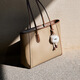 Kinstrdz Tote Bag Femme 2025 Nouvelle capacité de grande capacité en cuir authentique High Sense Commuter à une épaule sac d'anniversaire Brown Brown