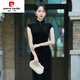Pierre Cardin (Pierre Cardin) Nuevo chino Cheongsam mejorado de estilo joven diario 2025 Nuevo estilo Sexy República de China Vestido de terciopelo de oro para mujeres Long Black Gy2679 2xl