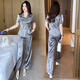 Xin Yimei Fashion Set Damen 2025 Sommerstil Female Abdeckung von Fleisch schlampig Kurzarmhemd Wide Legs Ice Wire Zwei-teiliger grauer XL [Gewicht 111-120jin [Jin gleich 0,5 kg]]
