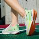 Ultra-light-Carbon-Board-Laufschuhe Sportschuhe für Männer und Schüler-Schüler der physischen Test Ultra-Soft Anti-Odor und atmungsaktive professionelle Marathon-Laufschuhe weiß und grün 9888 39 (245 mm)
