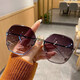 2025 Nouvelles lunettes de soleil pour femmes sans bord coupées pour femmes pour les femmes de la célébrité Internet Protection solaire Lunes de conduite Round Fomes Trendy Femmes 9902 Top bleu et rose inférieur [Boîte en verre + tissu miroir]