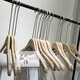 Corche de cintre à vêtements en bois attaché sans peinture en bois massif vêtements de vêtements de vêtements pour hommes et femmes affluer un pantalon en bois sans glissement.