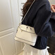 Bag Women 2025 Trendy Solid Color Retro einfache große Kapazität Neue Frühlings- und Sommer -Mode -Muster Single 6268 Weiß