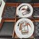 Goyn Herren gedruckter kurzer Brieftasche Brieftasche Brieftasche Pin Schnalle Herrengürtel mit Vollverpackung High-End-dreiteils Set Relief Schwarz