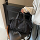 Neue Kurzstrecken-Reisetasche für Frauen mit großer Kapazität Leichtes Duffle Bag Fitness Bag Expansion Vielseitiger Modetrend-Crossbody-Tasche Schwarzer regulärer Stil