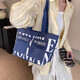 Lienzo de gran capacidad Fashion Bolso informal Bolso 2025 Autumno Nuevo versátil INS ONE-HOLEZA ACARMA BOTA BACK BLANCO