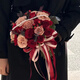 Rosas rojas simuladas de Weici y pequeño libro rojo en el mismo ramo de boda rosa rosa rosa novia de la novia sosteniendo flores rosa roja rama individual