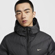 Nike Chaqueta de plumón resistente al viento para hombre, tejido cálido con capucha para invierno, NIKE STORM-FIT HQ4183 010 Negro M