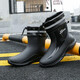 Herren Regenschuhe elastische Kordelschnur Mittelröme nicht rutschfeste wasserdichte Schuhe Weiche Sohle Wasserstiefel Dicke Sohle bequeme Küchenkleidung-resistente helle Schuhe Schwarz plus wasserdichtes Mund, nicht entfernt zu werden 43