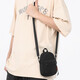 Bolsa de teléfono móvil Mu Jin, bolso cruzado de hombres y mujeres, mini bolso de moda, auriculares de moda de la calle de celebridades de Internet, billetera de monedas clave, negro (con colgante de astronautas)