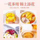 Zhenjiyan’s selected authentic saffron saffron soaked in water. Selected saffron five grams of gold bottle with tweezers