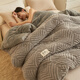 Yalu Lamb Velvet Quilt Hiver Cou Quilt épaissis Tarfu Tarfu Tarfu Velvet Dormier Single Single Étudiant Couile Coucle Maple Feuille d'érable - Gris (adapté au sommeil nu) 200 * 230cm10jin [Jin est égal à 0,5 kg] - Velvets chauds premium