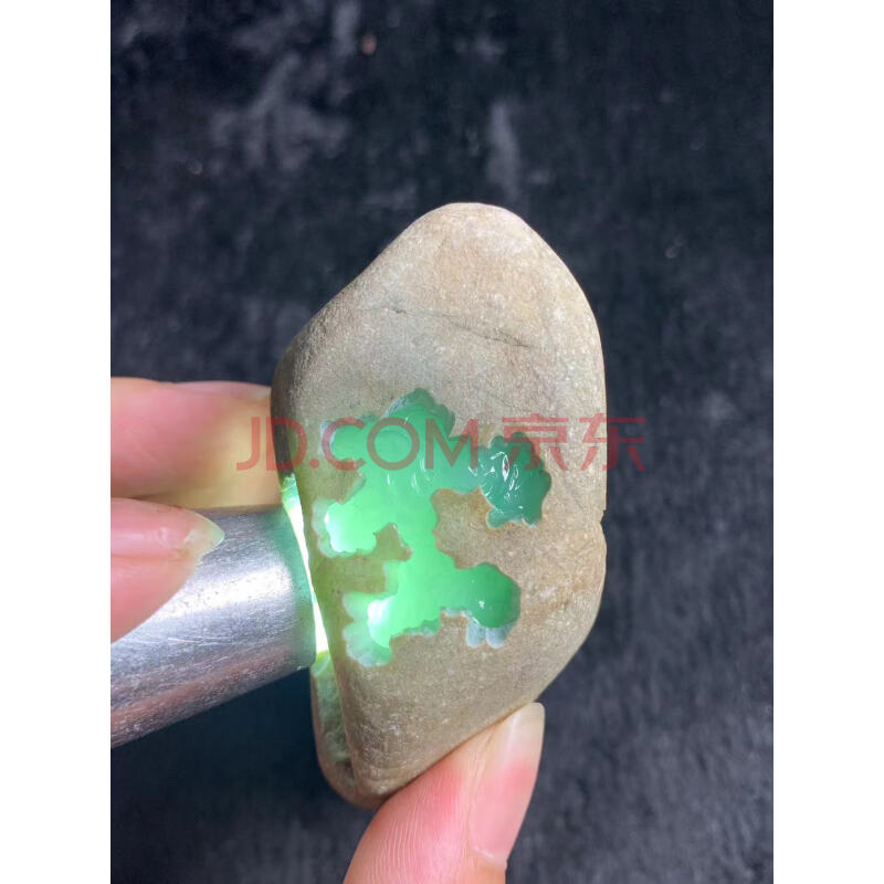 标2：缅甸天然翡翠原石一件  ,后江场口开窗飘花料 重量：300克