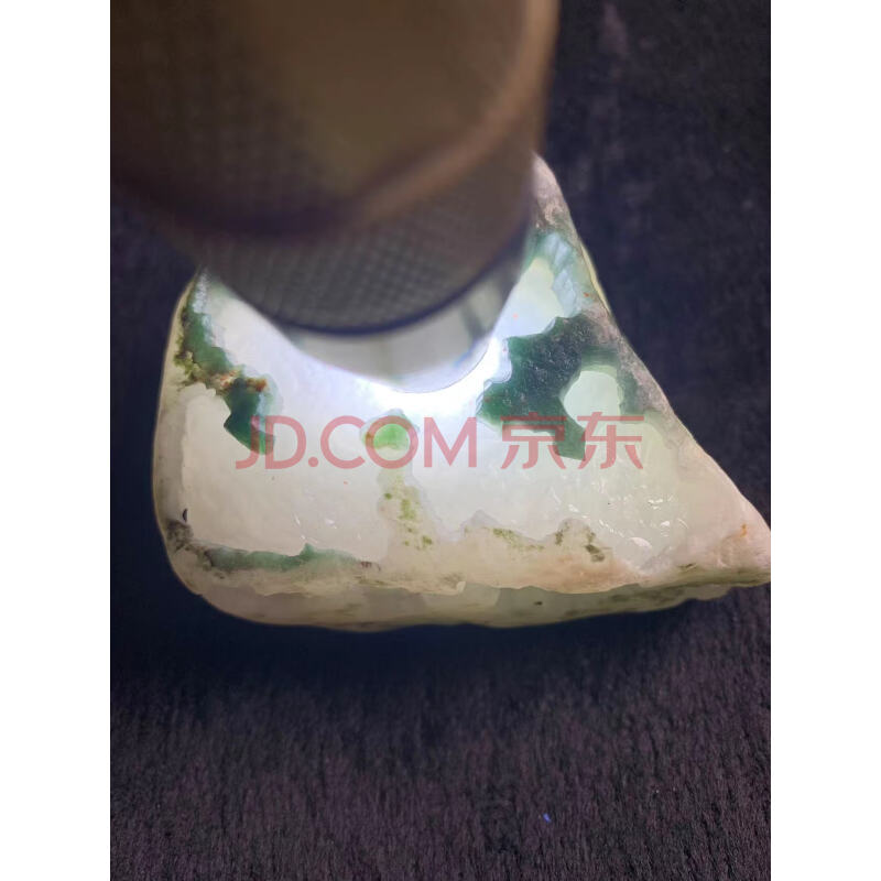标3：缅甸天然翡翠原石一件  ,后江场口开窗料 重量：340克。