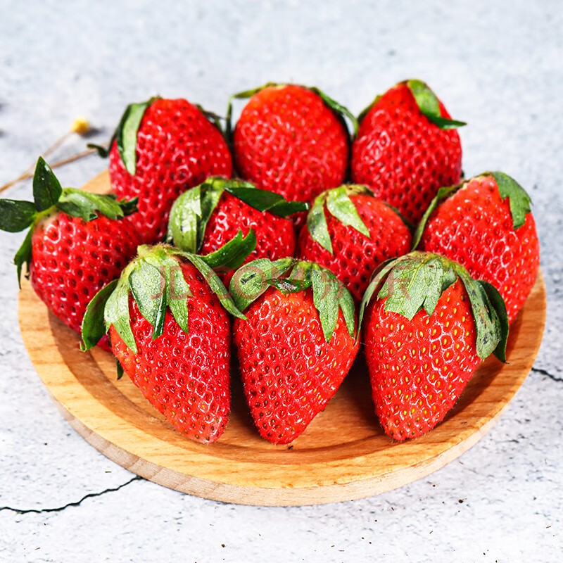 现摘草莓 新鲜水果3斤装 单果30g以上 特大果 京东生鲜 产地直发 包邮