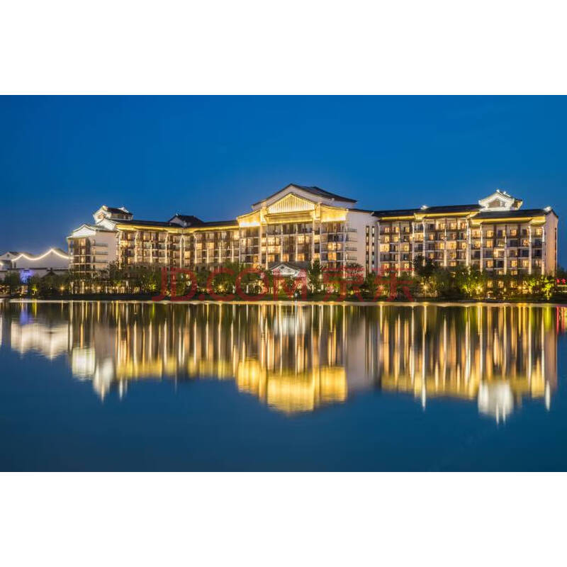 无锡融创万达嘉华酒店豪华大床房 1晚 早餐2份   海世界家庭票2张 1份