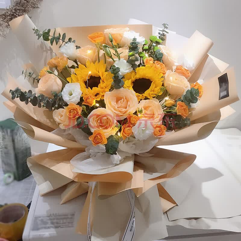 生日礼物【星辰】11枝香槟玫瑰 2枝向日葵配花随季 赠送仙女灯 花束