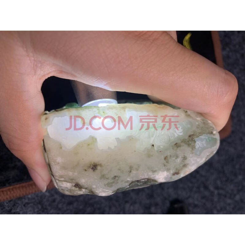 标3：缅甸天然翡翠原石一件  ,后江场口开窗料 重量：340克。
