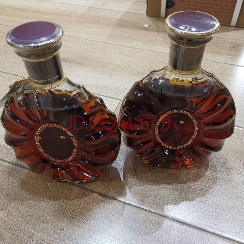 标的70:人头马xo(老版)700ml  2瓶(无盒)