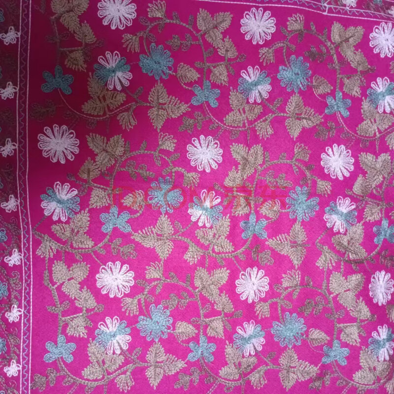 标的 31-4： 尼泊尔Cashmere羊绒围巾2条，尺寸：180*67cm
