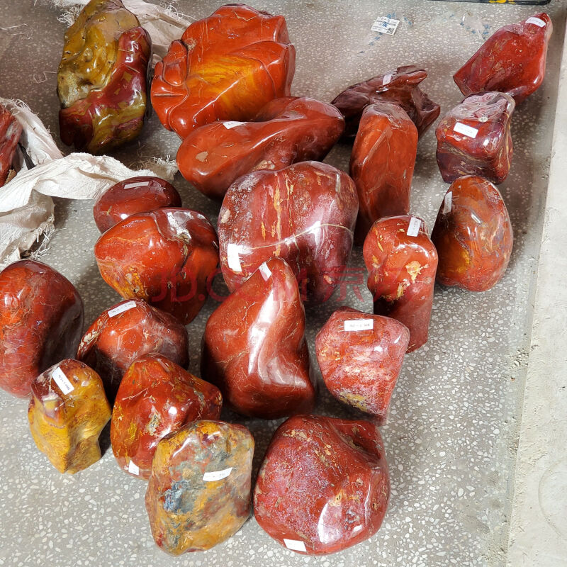 标的15-1：南非红碧玉原石一宗，净重约1000kg
