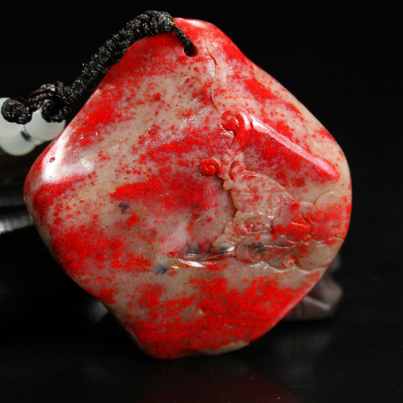 精品桃花冻鸡血石挂件《年年有鱼》